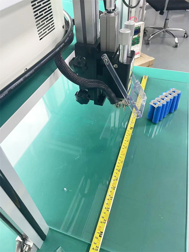 Lab Research Precision AC 5000A Máquina de soldadura por puntos de pórtico de celda cilíndrica
 