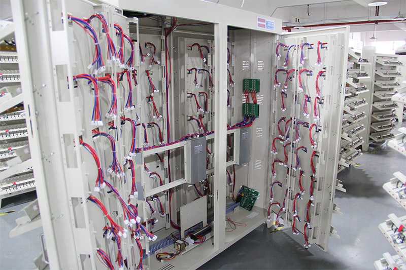 Máquina de prueba de descarga de carga de celda cilíndrica de batería de litio de 512 canales 5V 5A
 