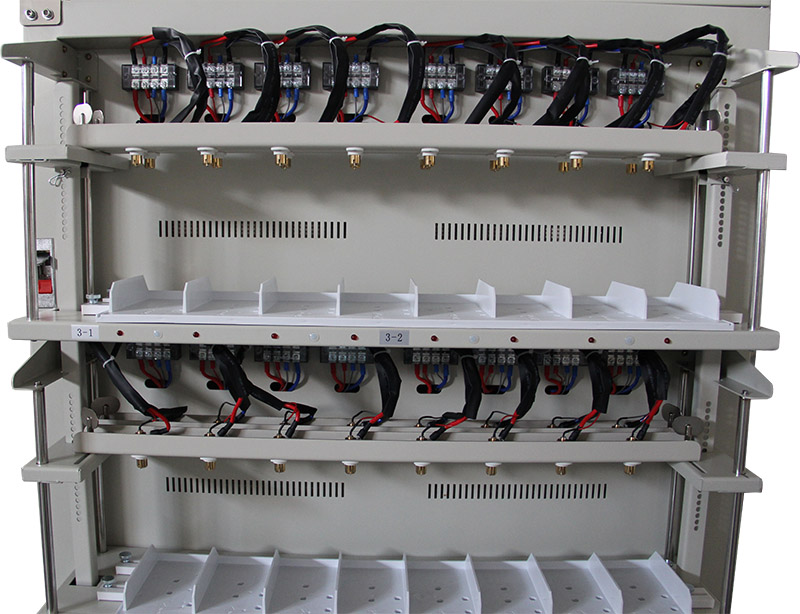 Máquina de prueba de capacidad de batería prismática de litio de 5V 20A 128 canales
 