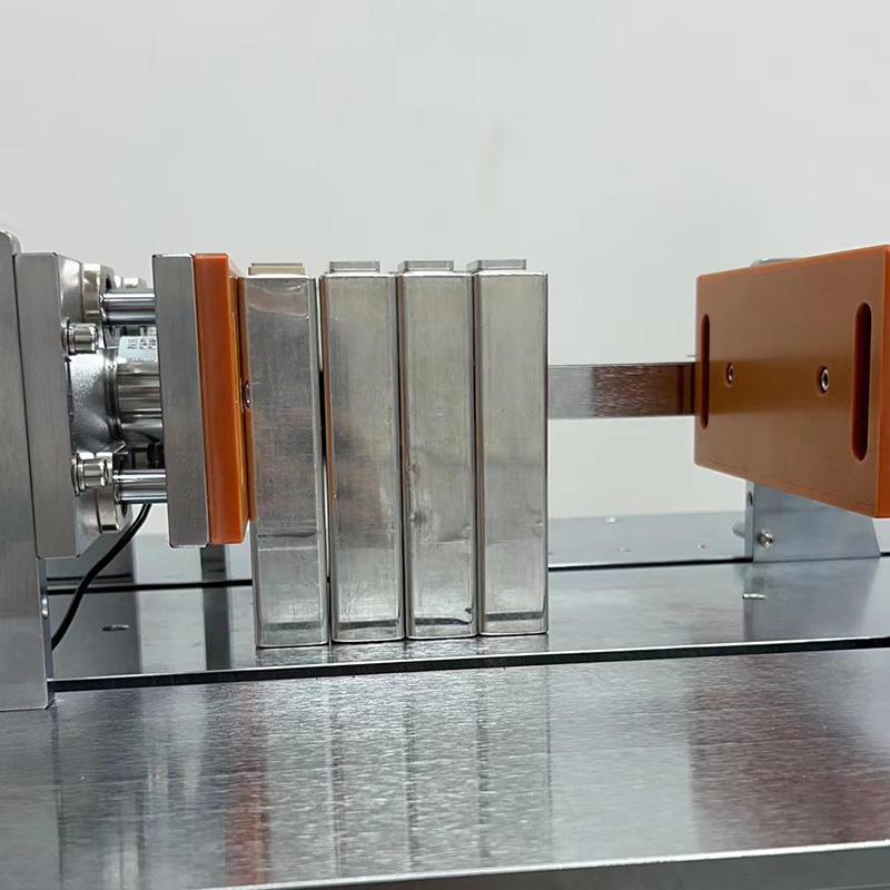 Máquina prensadora y apiladora de celdas de batería de litio prismáticas 