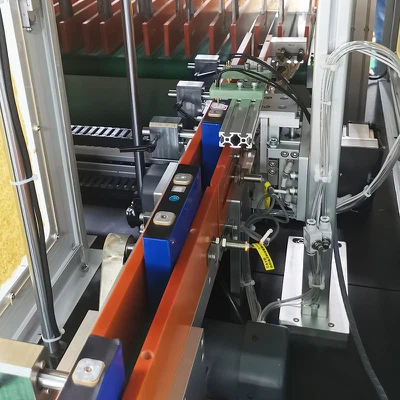 Máquina clasificadora de celdas de batería prismática de 10 canales
     